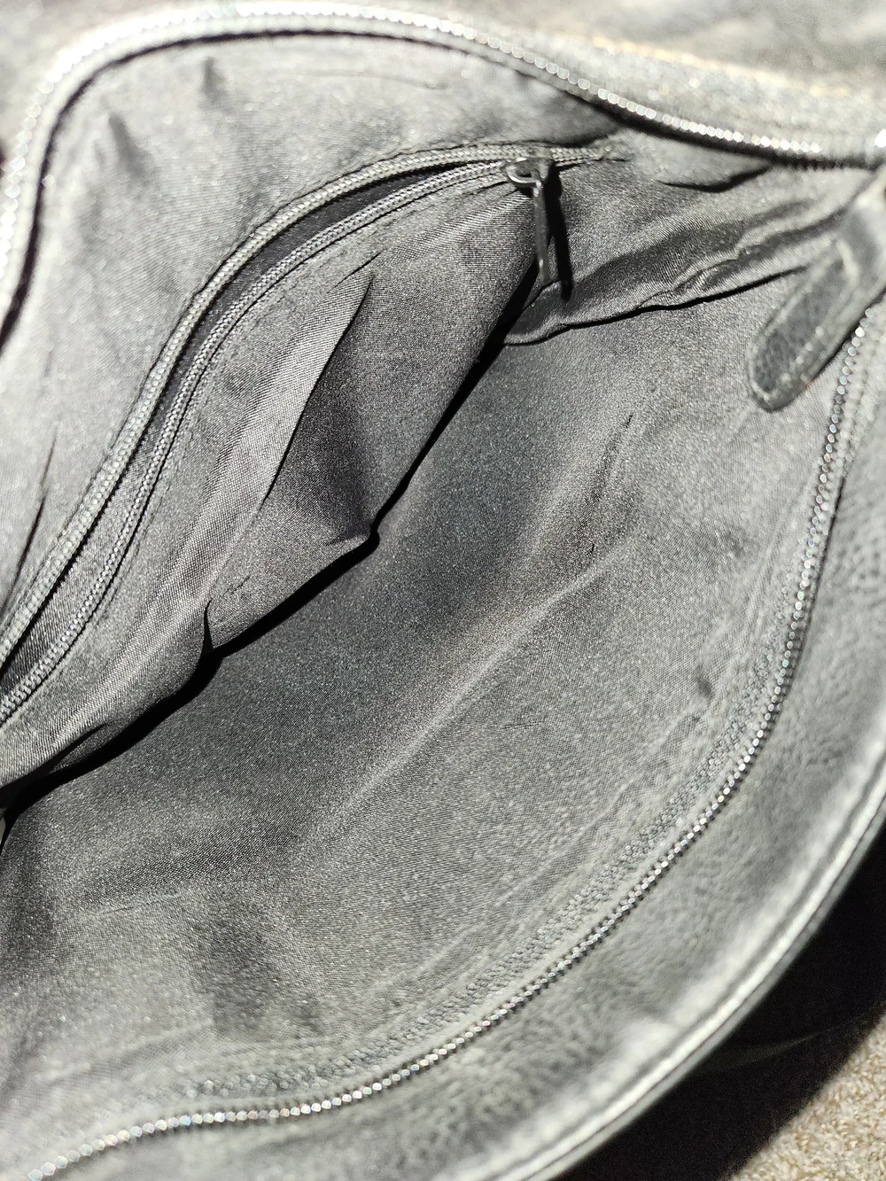 Black Crossbody Shoulder Bag with Front Zip Pocket - Picture 4 of 4